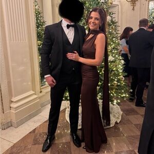 Brown formal gown- absolutely STUNNING. Recieved so many complaints. Size XS/2